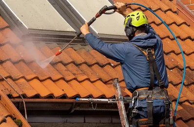 Démoussage et hydrofuge de toiture à Huelgoat